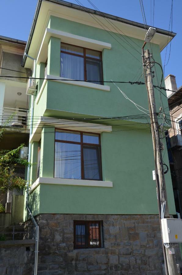 Appartamento Our House In The Town Veliko Tărnovo Esterno foto
