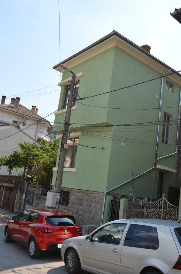 Appartamento Our House In The Town Veliko Tărnovo Esterno foto