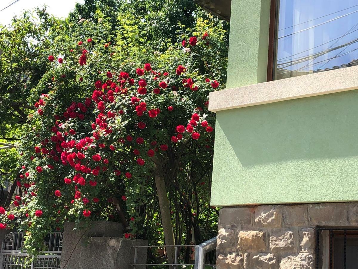 Appartamento Our House In The Town Veliko Tărnovo Esterno foto